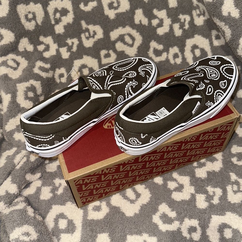 Classic Slip-on Vans New in Peace ✌🏻 Paisley & Grape Lea 😘 - Picture 8 of 17